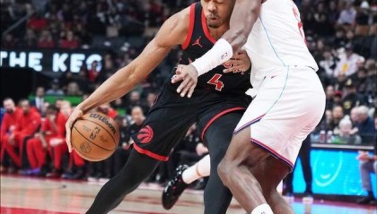 拉锯战！快船落后14分展开反扑：小卡因伤缺席，哈登13中3低迷